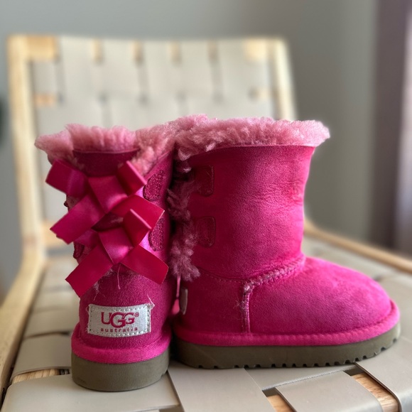UGG: Bailey Bows - Picture 1 of 8